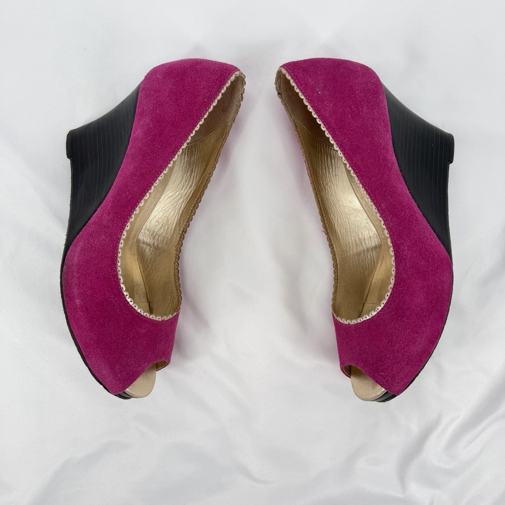 Lilly Pulitzer Sz 7.5 Hot Pink Suede Gold Trim Leather Wedge Heel Peep Toe Shoes - Picture 5 of 8